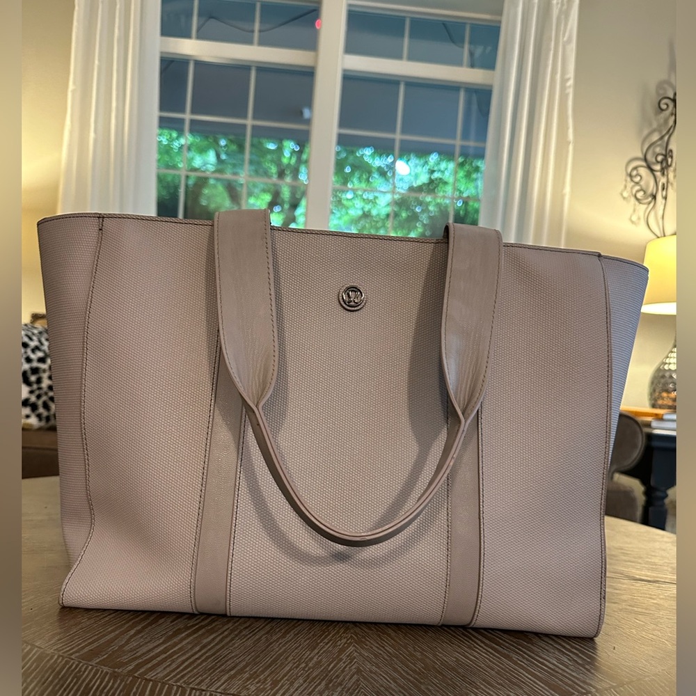 Lululemon Carryall Tote